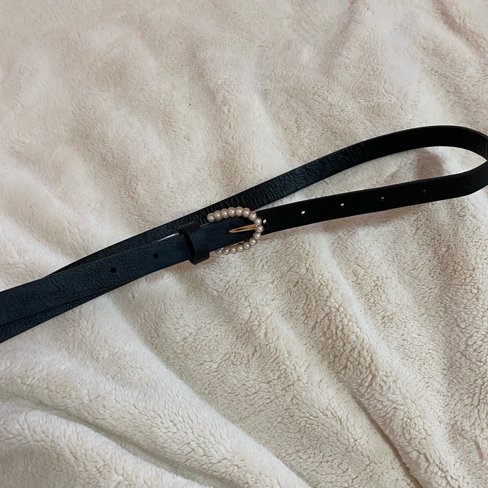 H&M Thin Pearl Belt